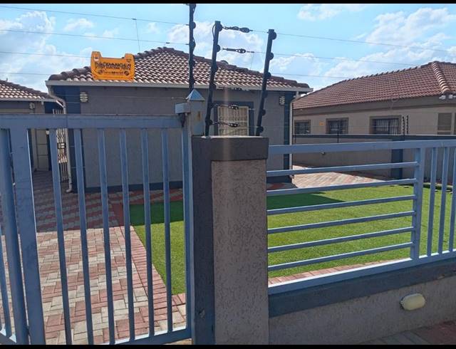 3 BEDROOM HOUSE FOR SALE IN THE ORCHARDS